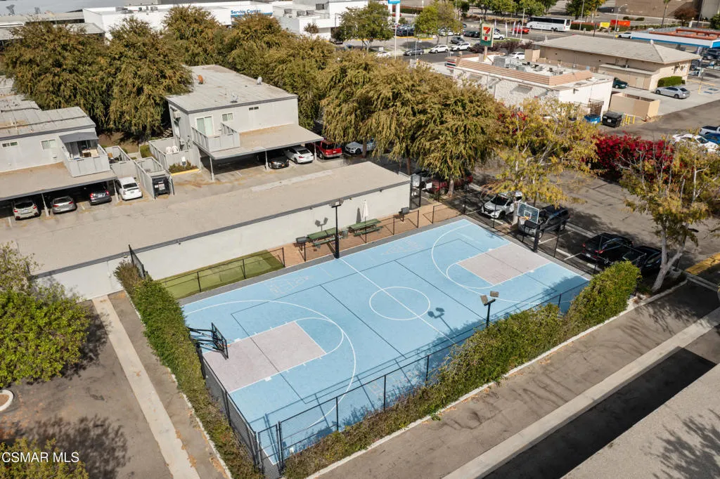 22050 Calvert Street 10, Woodland Hills, California 91367 home-pic-24